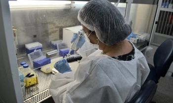 Lacen reforça importância das testagens para Covid-19 e H3N2