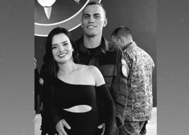 Homem abraçando esposa