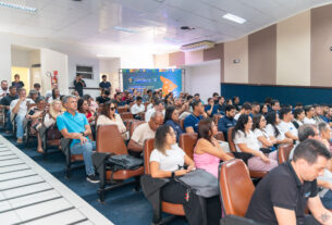 Pessoas num auditório