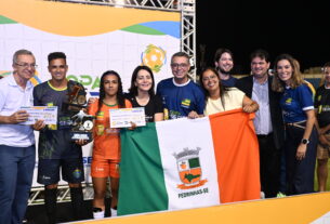 Governador Fábio e Prefeita Emília, na entrega de premiação do campeonato amador de futebol, do Estado