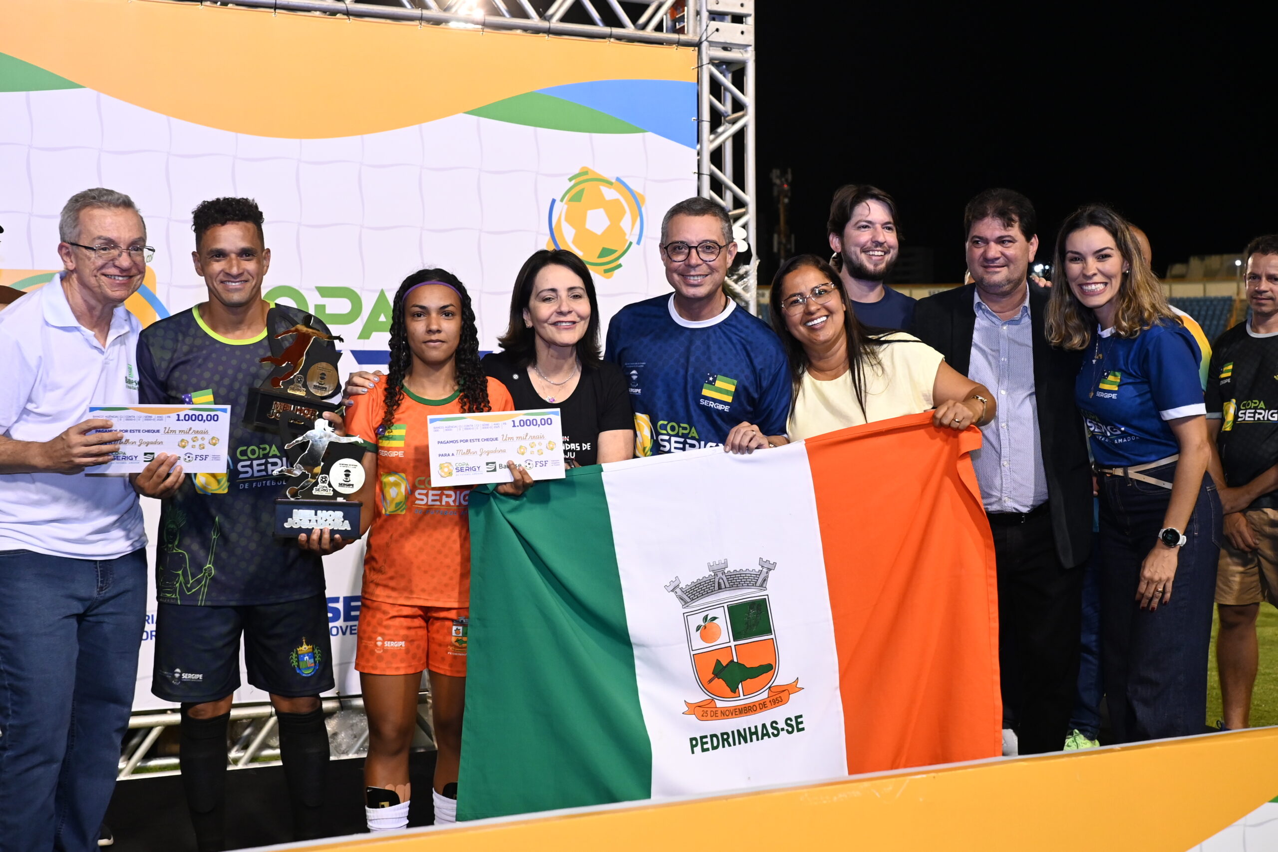 Governador Fábio e Prefeita Emília, na entrega de premiação do campeonato amador de futebol, do Estado